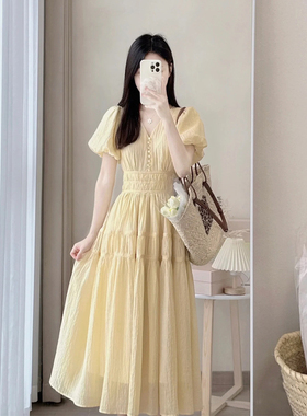 高级设计感温柔风黄色连衣裙女夏季V领法式泡泡袖收腰显瘦长裙
