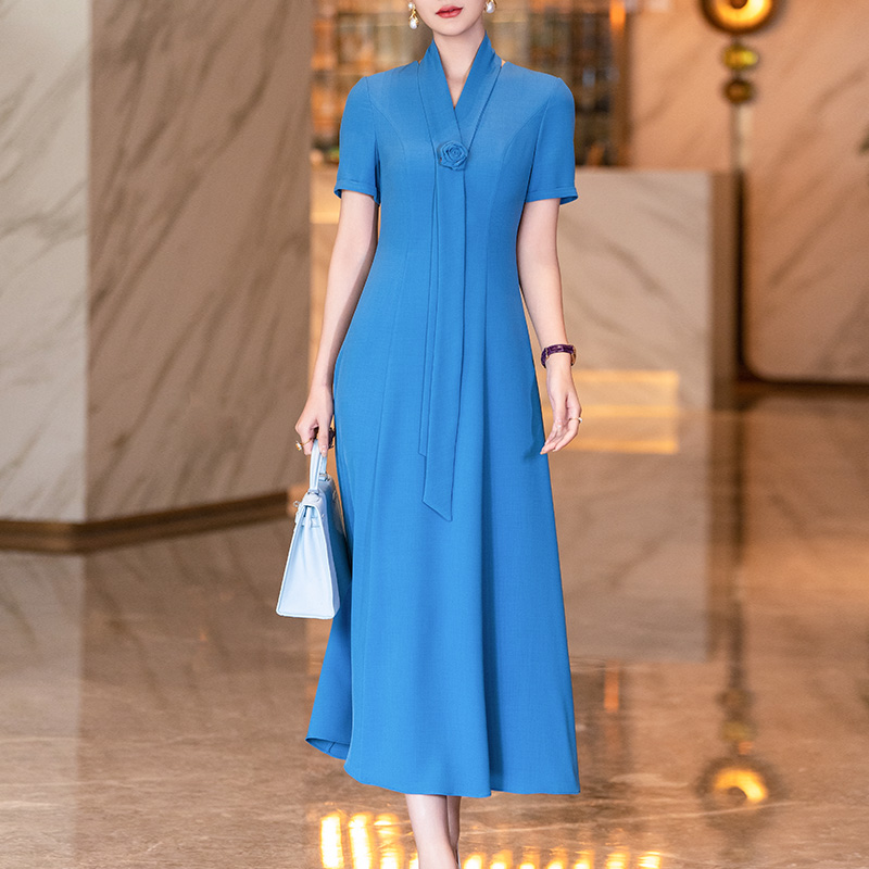 夏季连衣裙女2024年新款时尚气质优雅端庄蓝色收腰显瘦v领大摆裙