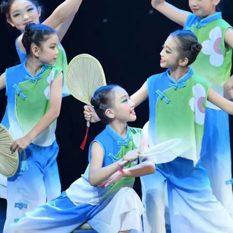 童年的夏夜舞蹈服女幼儿民族服装舞台道具表演服六一扇子舞演出服