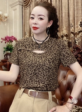 中老年女装镂空豹纹圆领短袖T恤夏季新款时尚显瘦洋气减龄上衣潮