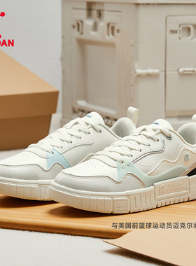 中国乔丹板鞋女2024春季新款低帮皮面轻便休闲鞋增高运动鞋女鞋子