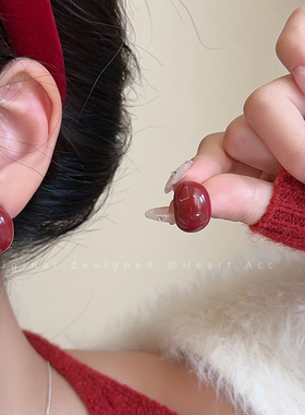 红色豆豆银针耳钉女2024新款显白优雅耳环小巧通勤百搭复古耳饰品