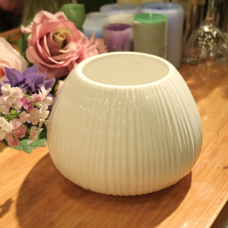 简约釉面矮款条纹白色圆形陶瓷花瓶花器家居装饰摆设餐桌摆件包邮