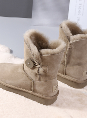 羊皮毛一体雪地靴女2024冬季新款一粒扣加厚羊毛中筒真皮保暖棉鞋