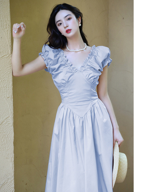 法式V领蓝色仙女裙收腰显瘦大摆连衣裙泡泡袖设计感口袋裙子夏季