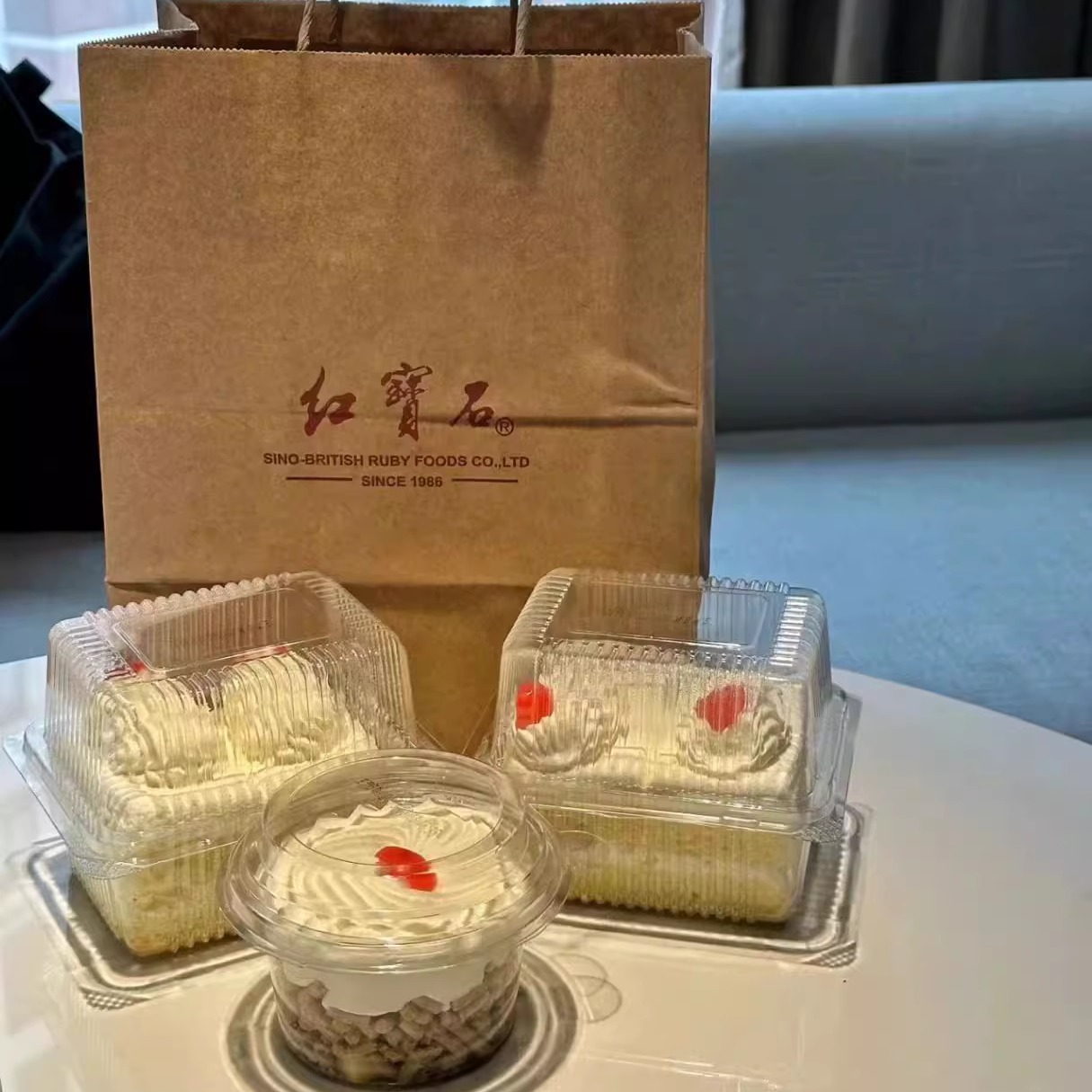 上海代购红宝石蛋糕招牌奶油小方鲜奶蛋糕白脱点心零食下午茶甜品