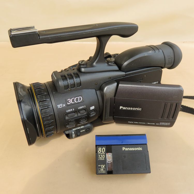 Panasonic/松下 AG-DVC33数码摄像机DV磁带广播级摄录3CCD摄影机