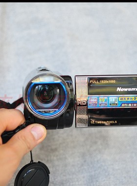 纽曼 DV-R1020复古数码翻转屏摄像机