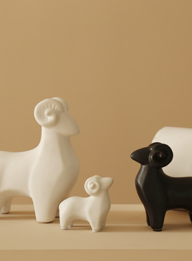 北欧简约陶瓷小羊摆件三羊开泰家居招财风水羊动物桌面装饰品摆设
