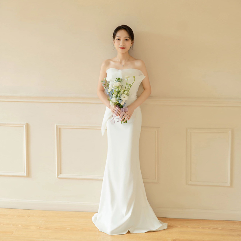 韩式抹胸轻婚纱新娘2022新款简约白色缎面旅拍森系超仙出门纱礼服
