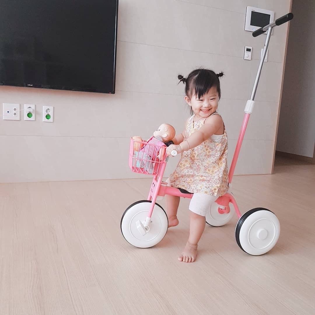 日本无印儿童三轮车脚踏车小孩自行车1-3岁宝宝推杆遛娃轻便童车