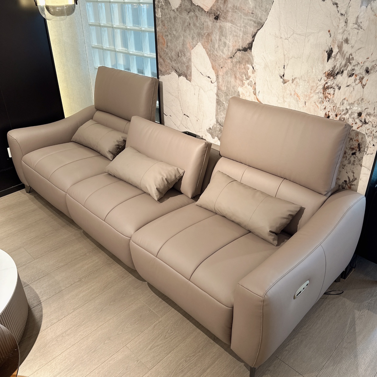 意式极简电动多功能沙发头层牛皮小户型客厅直排现代轻奢功能沙发