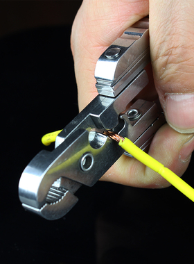 多功能钥匙扣组合工具科技钳子便携折叠小刀随身户外用品生存装备