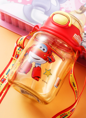 超级飞侠儿童背带吸管杯便携卡通幼儿园宝宝家用水杯夏防摔塑料杯
