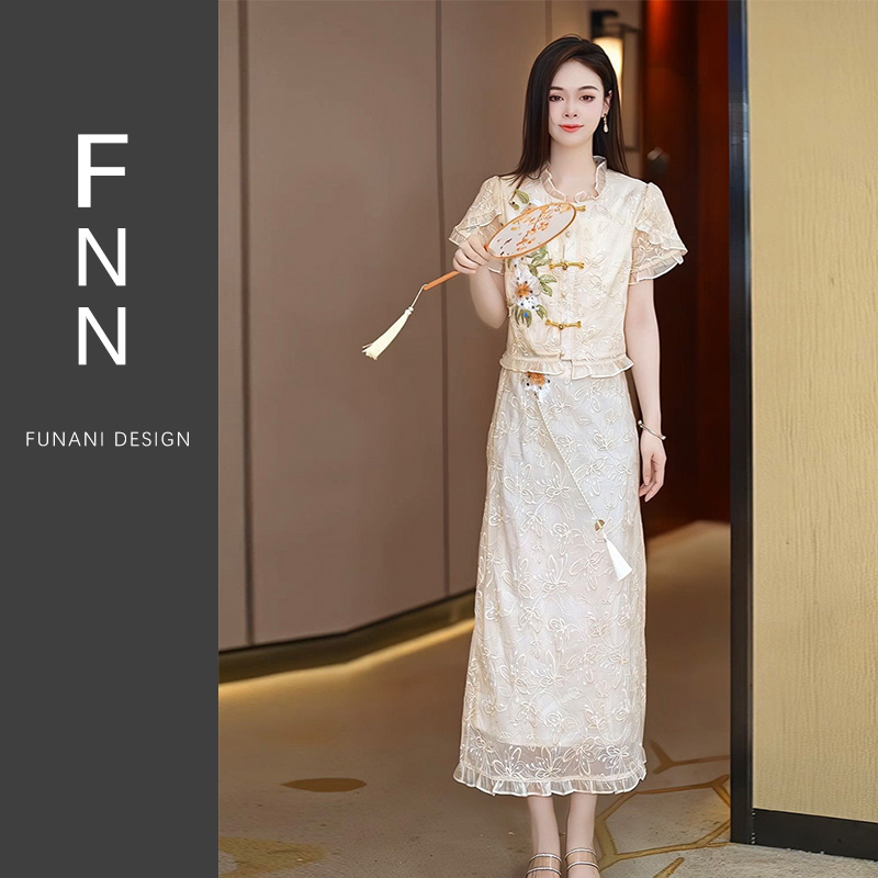 芙娜妮新中式设计感飞飞袖刺绣盘扣上衣女收腰半裙两件套F2412959