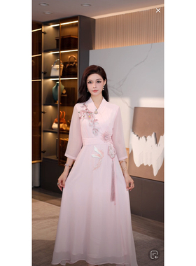 芙娜妮新中式国潮重工刺绣收腰显瘦粉色连衣裙女气质时尚N2321733