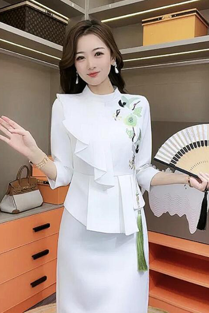 芙娜妮2024夏季款时尚刺绣包臀女士显瘦白色高级感连衣裙N2320026