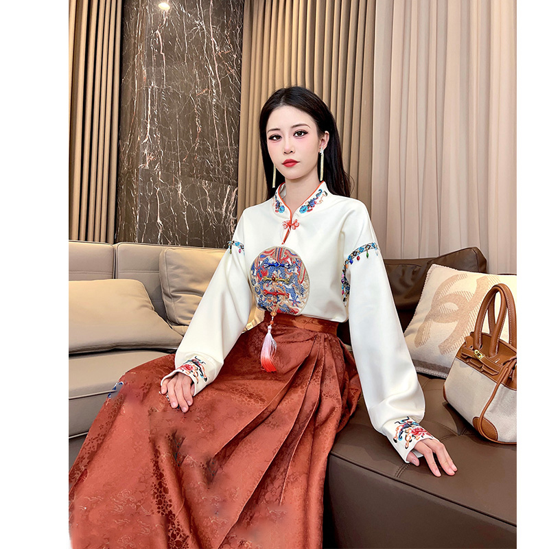 芙娜妮新中式刺绣衬衫马面裙两件套流苏设计感国风套装女F2333306
