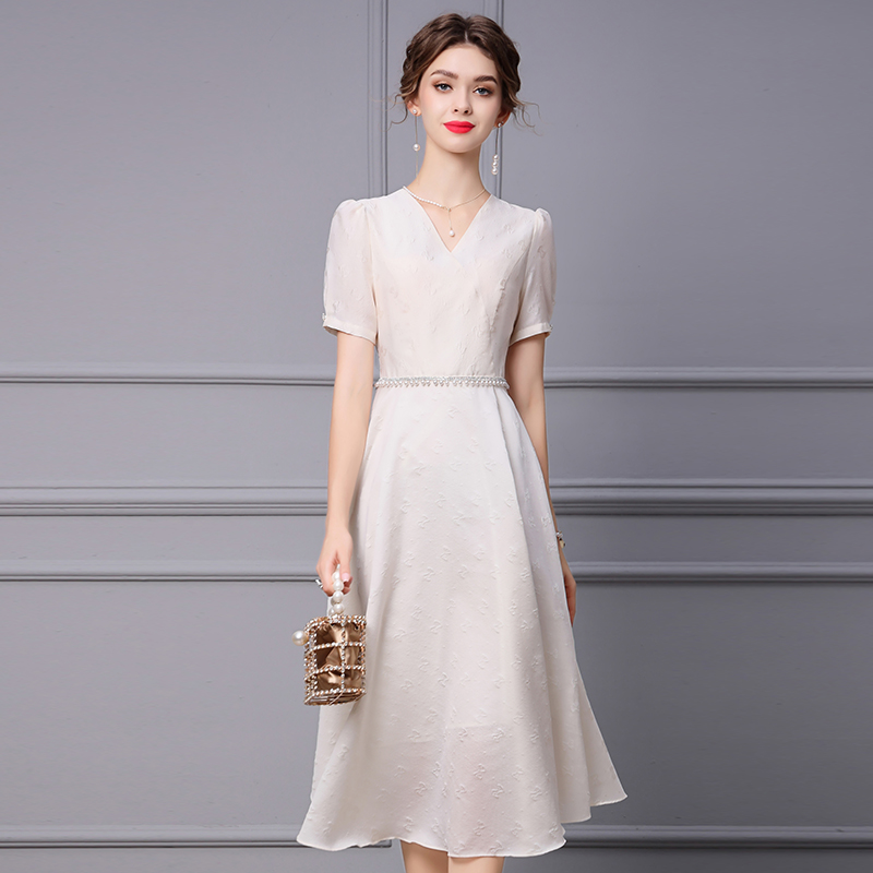枝荔梨型身材a字连衣裙优雅气质2024夏季新款白色珍珠显瘦长裙子