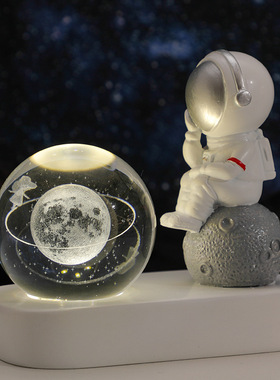 新款创意宇航员USB发光水晶球摆件小夜灯树脂工艺品生日礼物女生