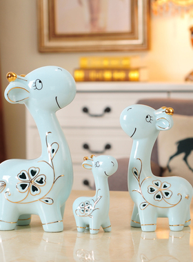 客厅创意陶瓷一家三口摆件一鹿有你家居装饰品结婚礼物送新人一对
