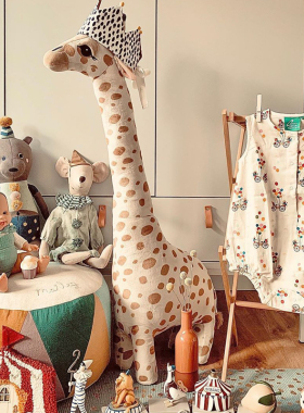 儿童北欧创意长颈鹿公仔抱枕可爱毛绒玩具房摆件客厅家居装饰玩具