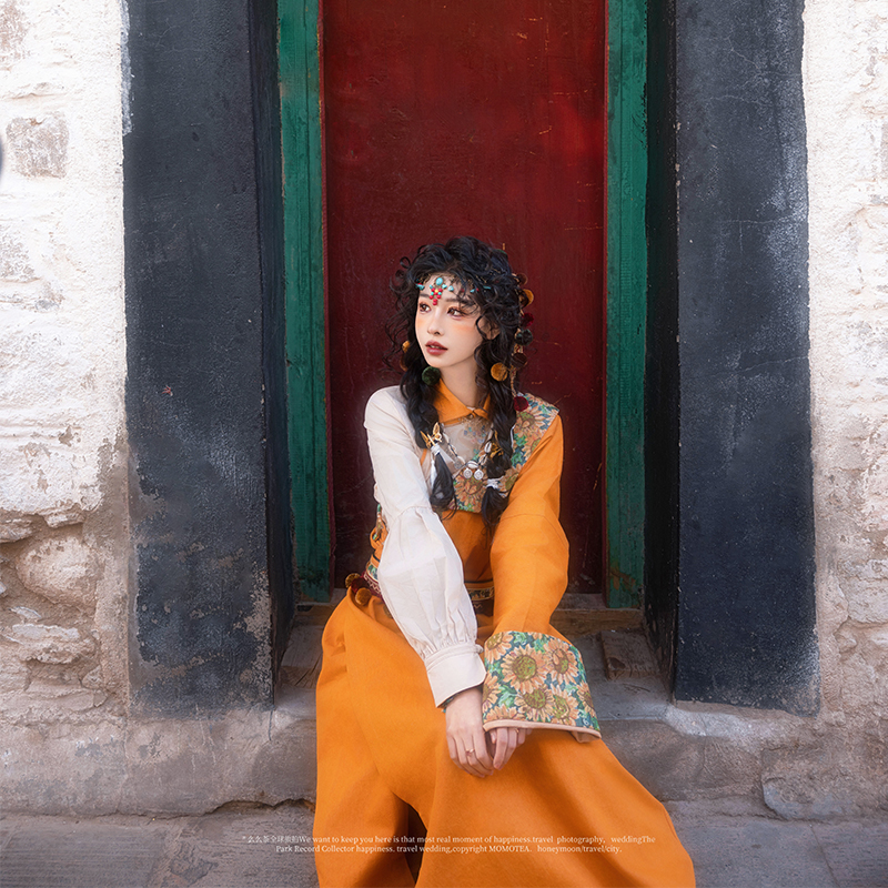 「向日葵」明亮阳光黄色翻领藏袍套装 新式改良藏族服装女服饰