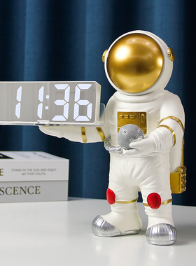 宇航员摆件座钟北欧轻奢创意现代太空人闹钟时钟办公室酒柜装饰品
