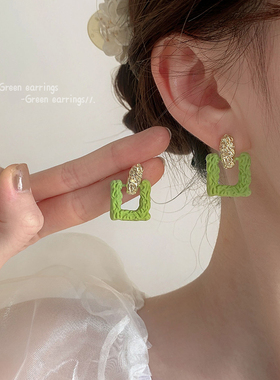 夏季小清新耳钉2023年新款潮气质小众设计感耳环绿色森系耳饰女