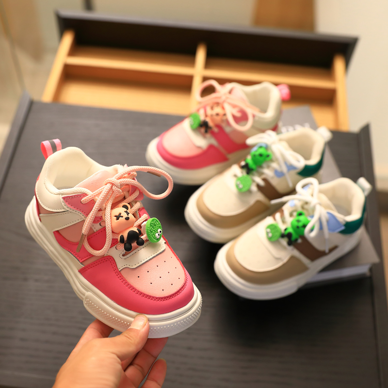 儿童低帮板鞋2024春秋季新款卡通装饰运动鞋韩版男童女童休闲鞋子