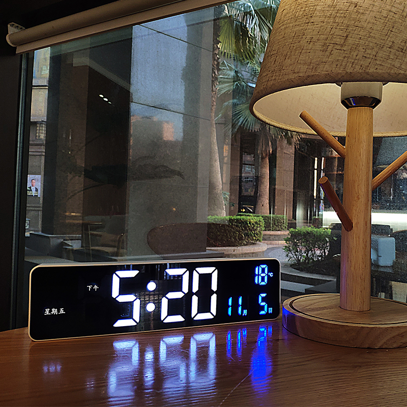宏创多功能数字电子钟床头数码万年历充电客厅夜光日历钟表创意