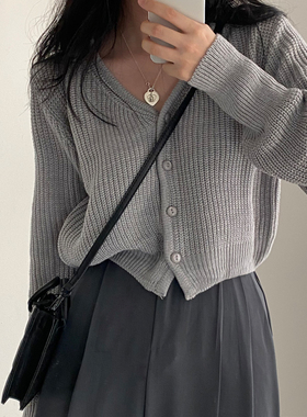 韩国chic秋冬法式小众显瘦百搭排扣V领短款毛衣外套女长袖针织衫