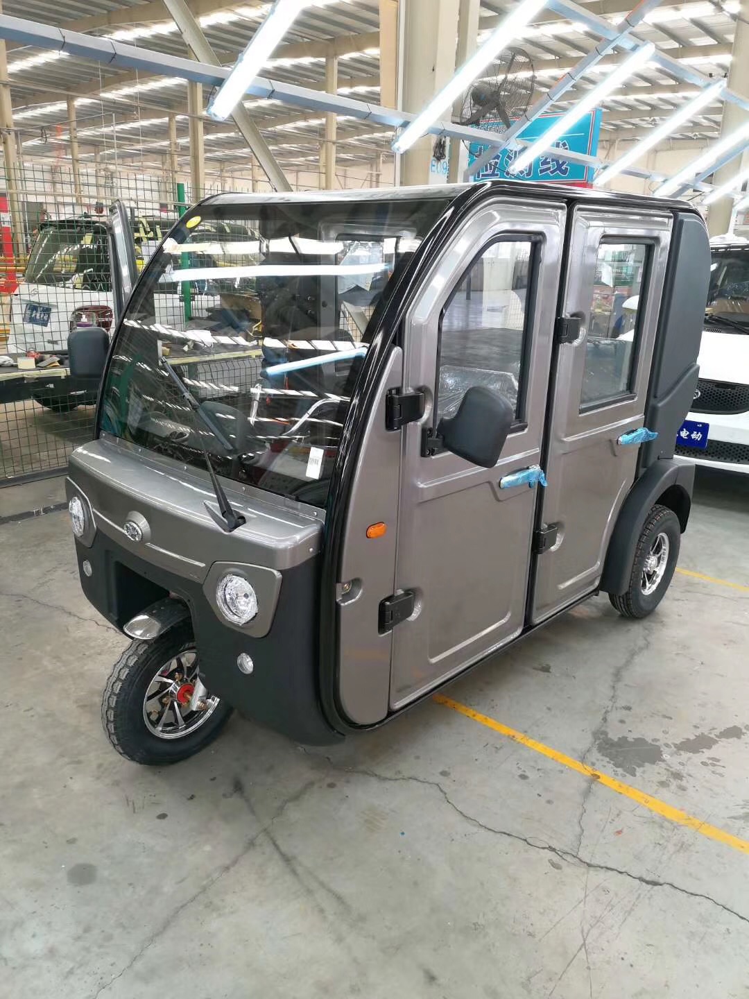 北京奔茨电动三轮车配件三轮车零件玻璃灯具整车配件电池厂家直供