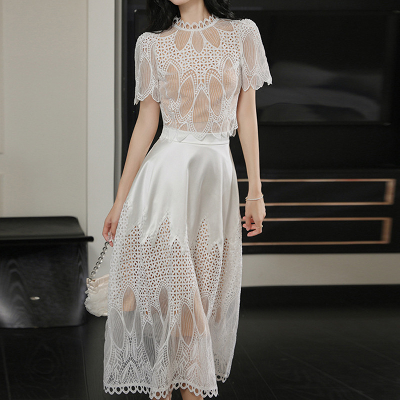 越南小众设计师品牌2024秋装蕾丝刺绣镂空显瘦上衣半裙时尚套装女