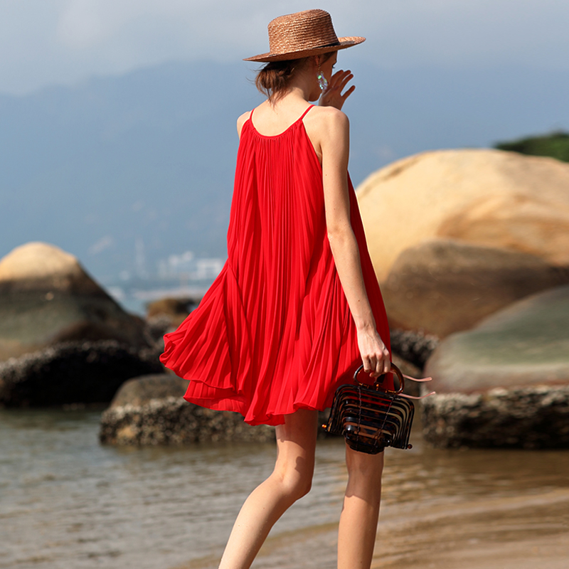 小个子短裙沙滩裙夏季女短款连衣裙红色雪纺微胖风琴褶宽松 裙子