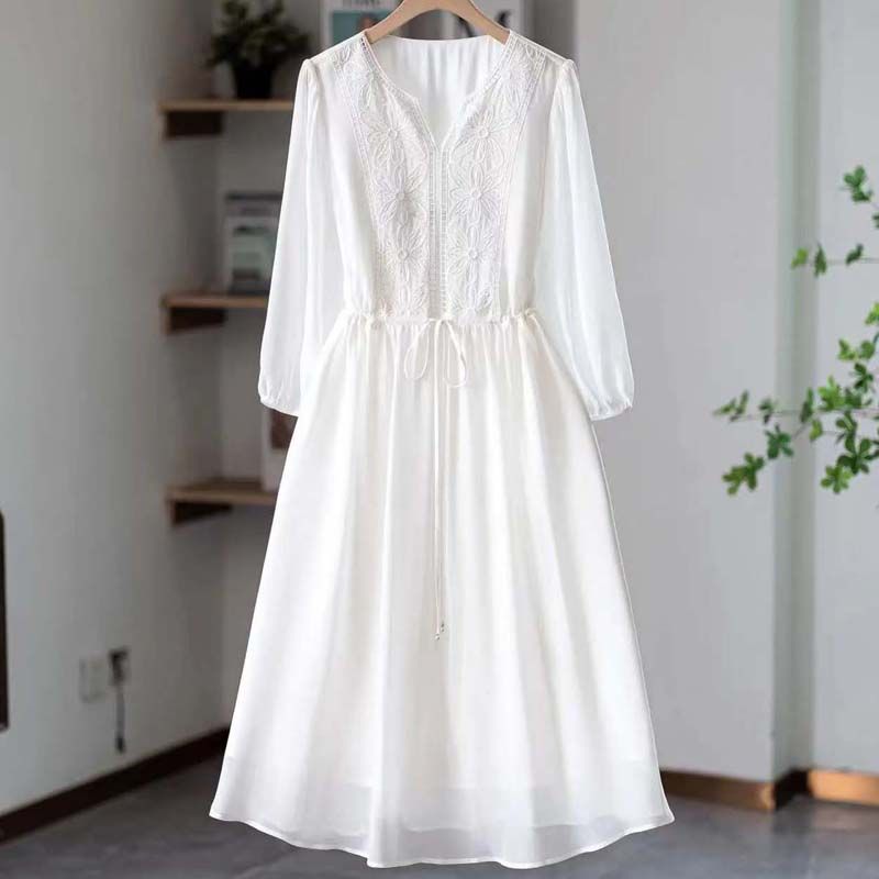 超仙白色刺绣雪纺连衣裙2023夏秋季新款气质宽松显瘦度假长裙子