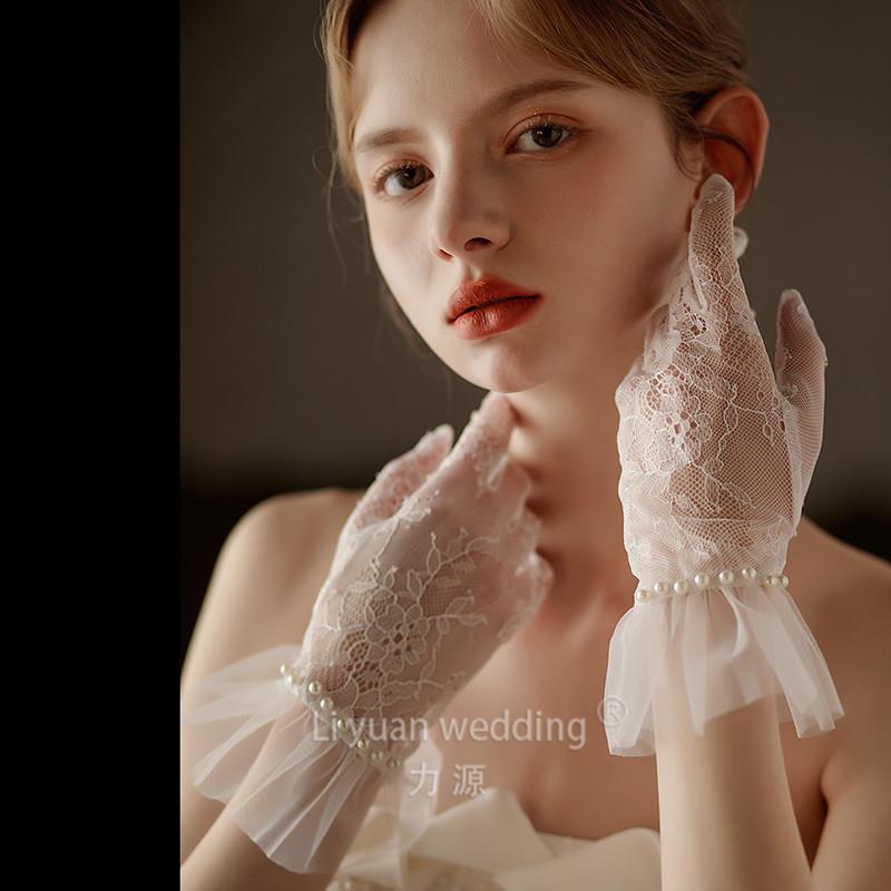 新娘婚纱礼服蕾丝韩式法式短薄纱透明精致蕾丝订珍珠手套拍照cos
