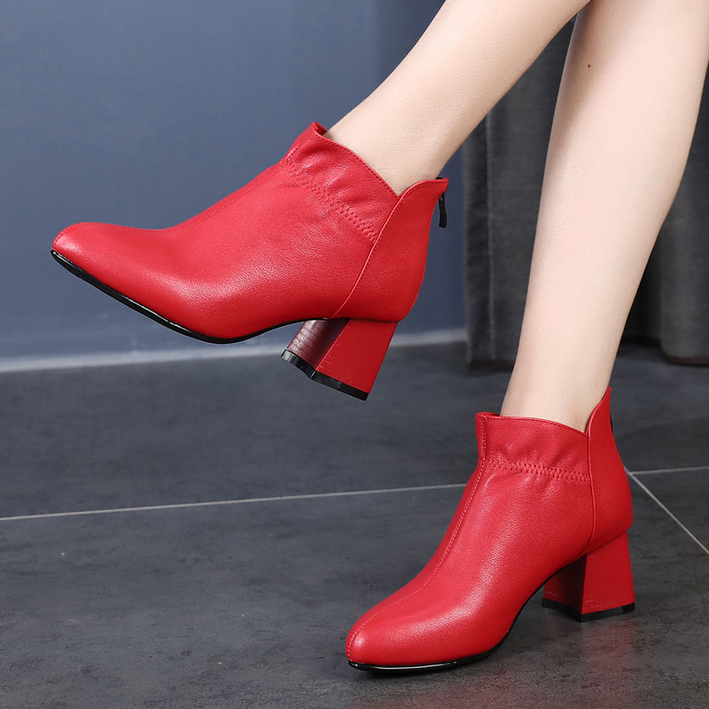 真皮红色高跟女靴子春秋单靴新款冬季加绒棉靴粗跟短靴大码马丁靴