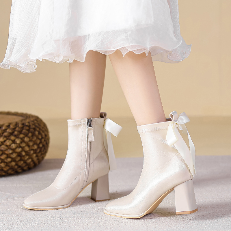 法式方头小短靴女高级感白色婚鞋2023新款秋冬加绒粗跟小个子靴子