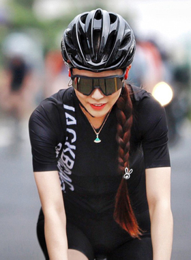 专业公路山地自行车超轻量男女款竞赛防护安全透气动骑行头盔装备