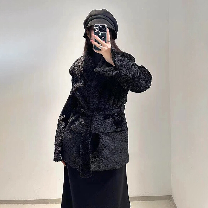 法式小众2023秋冬时髦剪绒经典腰带装饰西装领外套造型黑色大衣女